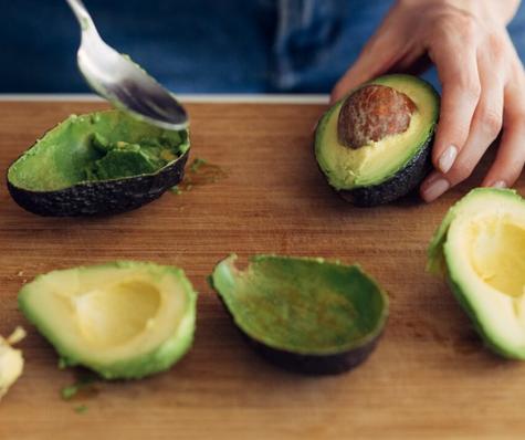 Licúa y cuela esta poderosa solución. Licúa y cuela esta poderosa solución.