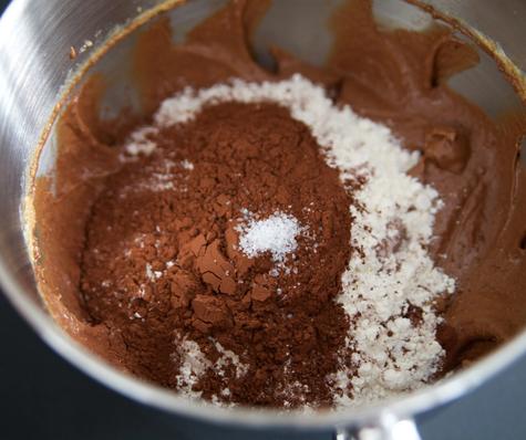 Mezcla muy bien los ingredientes.   