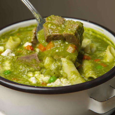 Herencia de la cultura italiana en Lima, este menestrón es parte ya de nuestro recetario clásico de sopas.   