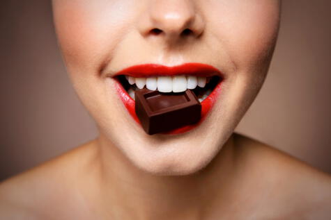 Ahora se sabe porqué el chocolate nos hace felices: porque es rico en serotonina.   