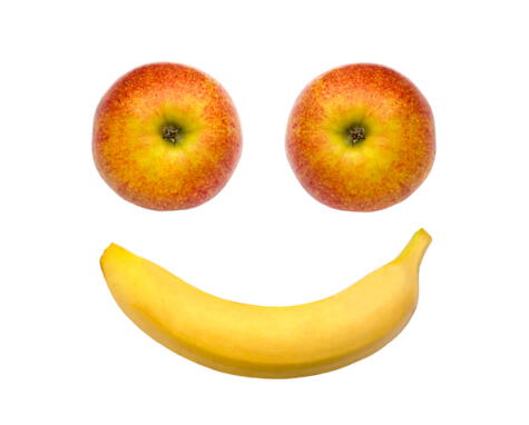 El plátano y la manzana son dos frutas que contienen triptófano.    