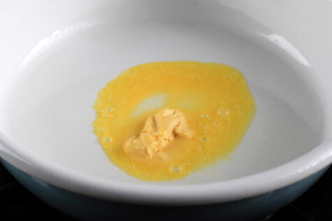 La margarina líquida es más saludable que la que viene en barra, porque la hidrogenación genera grasas trans.   