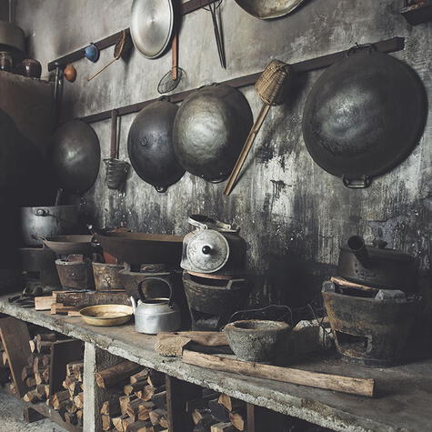 Una cocina china no puede prescindir del wok: una olla que puede servir para múltiples usos.   