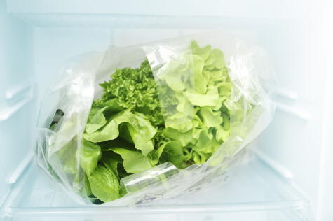 Las lechugas necesitan ventilación; por eso, nunca deben ir en bolsas o recipientes cerrados. Las lechugas necesitan ventilación; por eso, nunca deben ir en bolsas o recipientes cerrados.