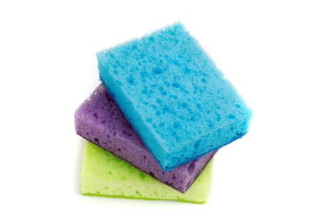 Usa esponjas de distintos color para distintos usos y cámbialas regularmente.   