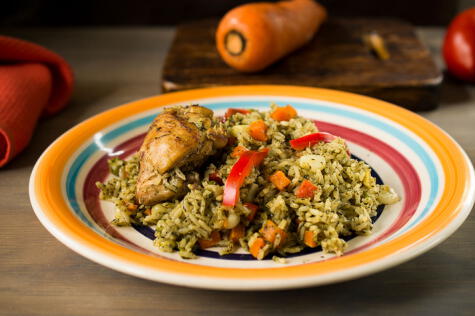 La cumbre de la tradición pollera criolla es el arroz con pollo. ¿O el estofado, o la sopita?   