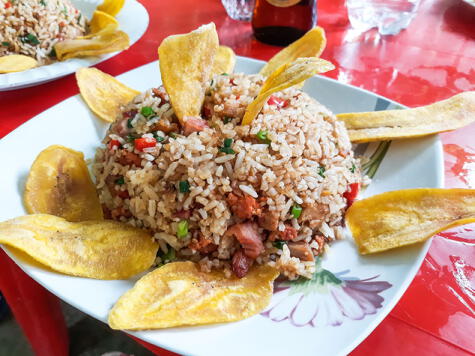 Una versión amazónica del plato bandera de la cocina peruano-china: el chaufa amazónico.   