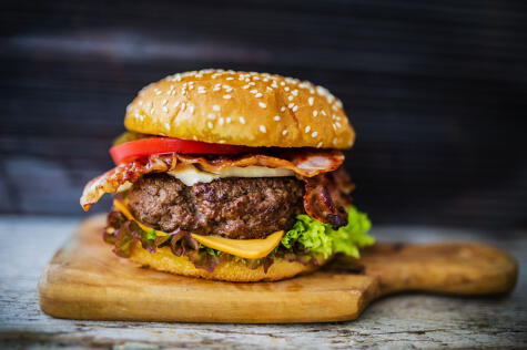 La hamburguesa es claramente la imagen internacional de la cocina americana.   
