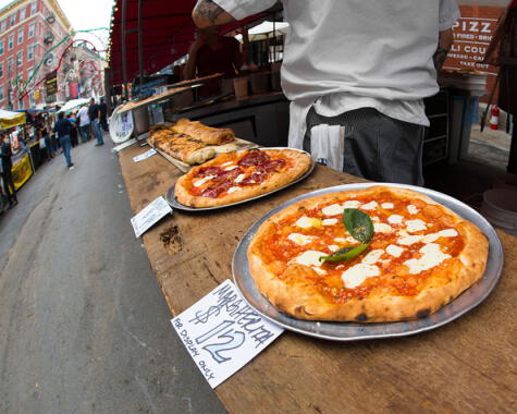Las pizzas se venden en todo EEUU; están de moda los restaurantes especializados con pizzas hechas con masa madre.    