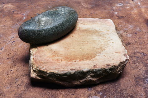 Dos piedras con distinto origen, unidas para proveernos placeres furtivos.    