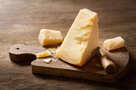 Los quesos curados, especialmente el parmesano, son de los productos que más MSG contienen.   