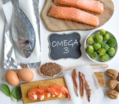 El Omega 3 es una grasa saludable, presente en pescados grasos y frutos secos. También en la linaza.    