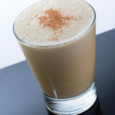 El coctel de algarrobina es también una forma de ponche, con leche y huevo.   