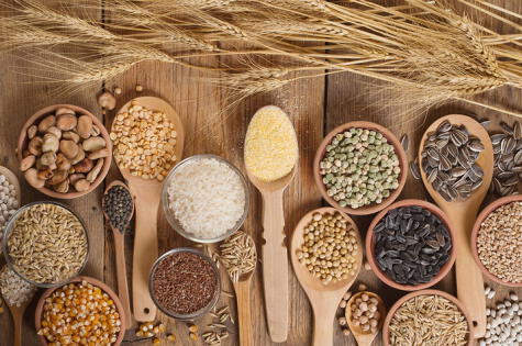Granos, semillas, frutos secos; menestras y cereales (mejor si son integrales).   