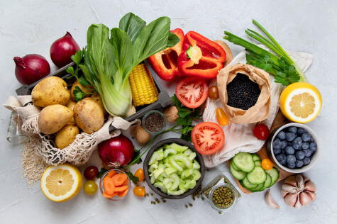 Los vegetales, frutas, hortalizas, legumbres y cereales son parte primordial de una alimentación saludable.   