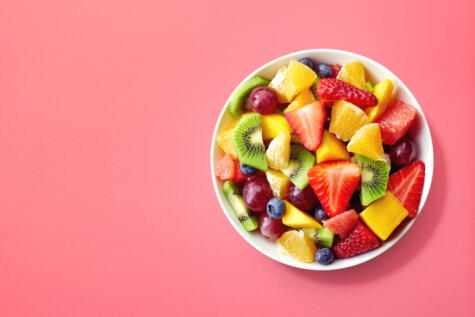 La fruta es mejor consumirla entera para aprovechar al máximo sus beneficios, en especial la fibra.   