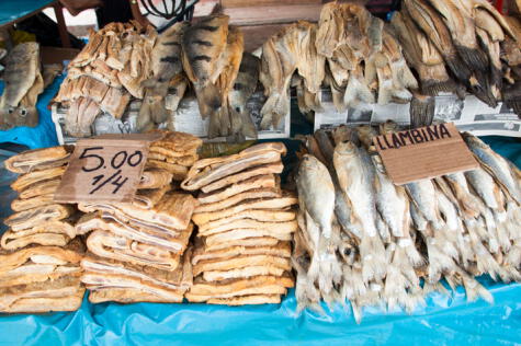 El pescado salado y seco que se encuentra en algunos mercados y terminales proviene de los ríos amazónicos.    