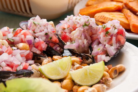 Los choritos a la chalaca son uno de los platos favoritos del verano costeño.   