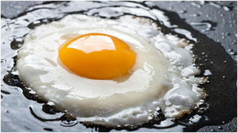 El huevo frito es lo que hace la gran diferencia entre una y otra sopa.   