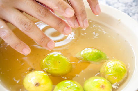  El jugo de limón ayuda a eliminar el olor de la cebolla de las manos   