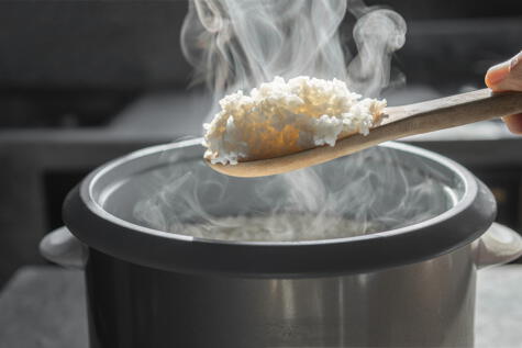 Calentar el arroz a fuego lento   