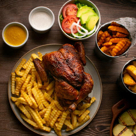 La Panka ha sabido ganarse la fidelidad de sus clientes por el inigualable sabor de su pollo a la brasa.    