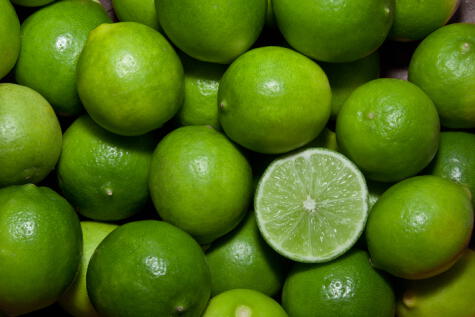 El limón sutil de Perú puede ser reemplazado por limones que no tengan notas dulces.   