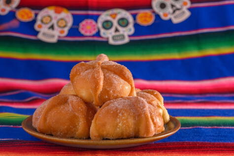 El pan de muerto fue creado durante la época de la Conquista Española.   