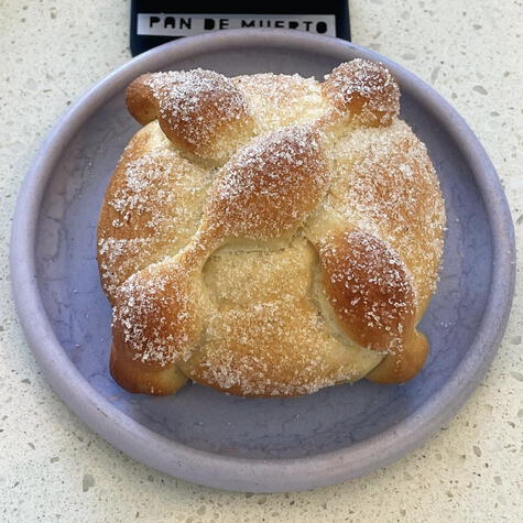 Gusto Bread prepara pan de muerto artesanal.   