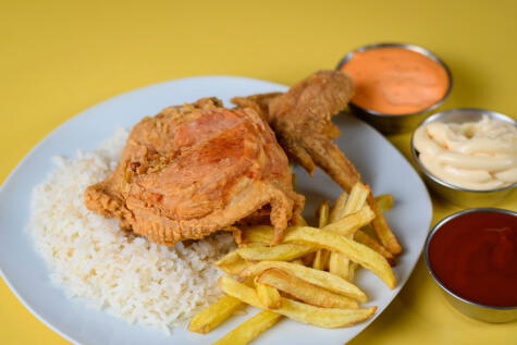 Un buen pollo broaster también se disfruta en la procesión del Señor de Los Milagros.   