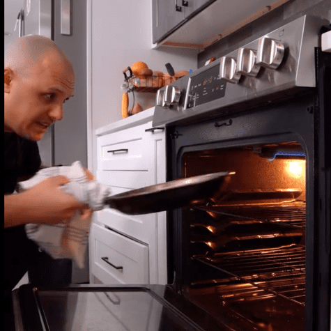 Truco para cocinar pescado sin que se pegue a la sartén… ¡y sin necesidad de voltearlo! Truco para cocinar pescado sin que se pegue a la sartén… ¡y sin necesidad de voltearlo!