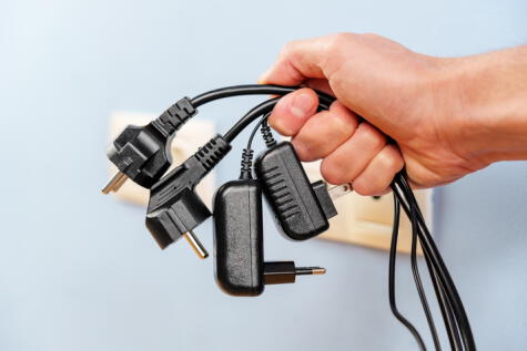 Reduce el consumo de luz desconectando los electrodomésticos. Reduce el consumo de luz desconectando los electrodomésticos.