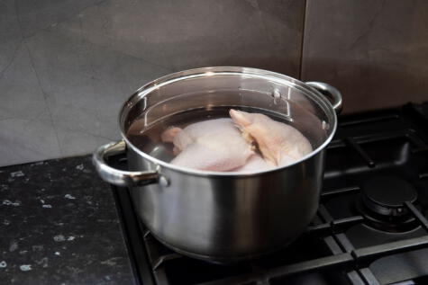 Para desinfectar el pollo, cocínalo muy bien. Para desinfectar el pollo, cocínalo muy bien.
