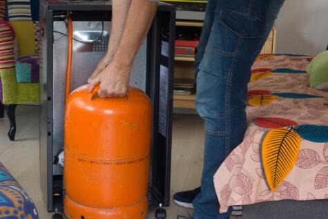 Es importante que la instalación de la cocina a gas la realice un técnico certificado. Es importante que la instalación de la cocina a gas la realice un técnico certificado.