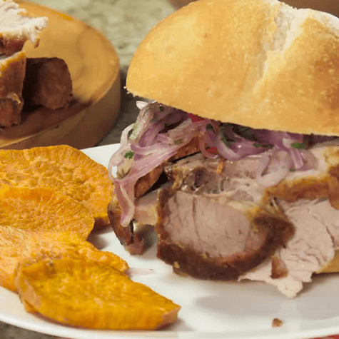 Pan con chicharrón. Pan con chicharrón.