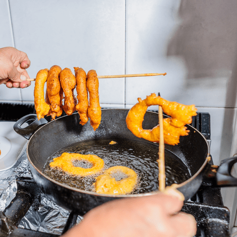 Picarones: masa suave, fritura crujiente y miel de chancaca al final. Picarones: masa suave, fritura crujiente y miel de chancaca al final.