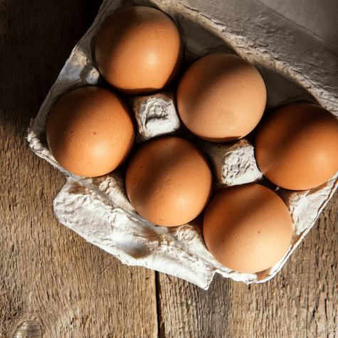 Guardar huevos en caja de cartón favorece la contaminación por bacterias. Guardar huevos en caja de cartón favorece la contaminación por bacterias.