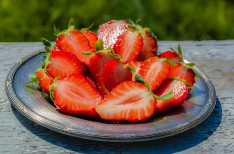 Ricas en vitamina C y antioxidantes, las fresas ayudan a reducir la inflamación cerebral y favorecen la conexión neuronal. Ricas en vitamina C y antioxidantes, las fresas ayudan a reducir la inflamación cerebral y favorecen la conexión neuronal.