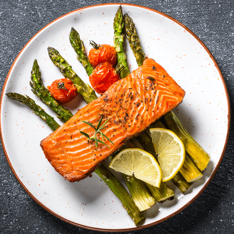 Rico en ácidos grasos omega-3, el salmón favorece el desarrollo y la función del cerebro. Rico en ácidos grasos omega-3, el salmón favorece el desarrollo y la función del cerebro.