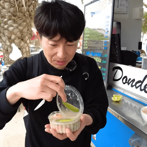 Durante su visita a Chile, TaBo se animó a probar el ceviche de Reineta. Durante su visita a Chile, TaBo se animó a probar el ceviche de Reineta.