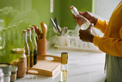 Utiliza el vinagre para potenciar el sabor de las fresas. Utiliza el vinagre para potenciar el sabor de las fresas.