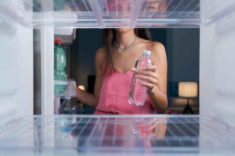 El estante central o superior de la refrigeradora son el mejor lugar para conservar los huevos. El estante central o superior de la refrigeradora son el mejor lugar para conservar los huevos.