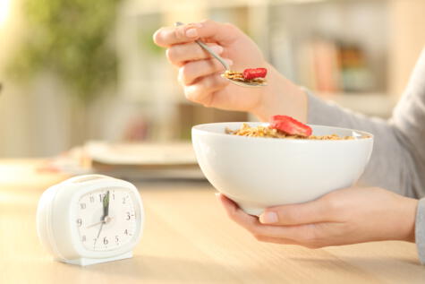 La mejor hora para desayunar es entre las 7 a.m. y las 8:30 a.m La mejor hora para desayunar es entre las 7 a.m. y las 8:30 a.m