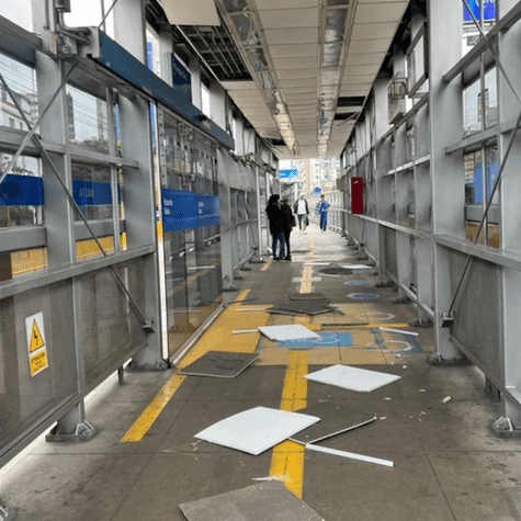 Daños en la infraestructura del Metropolitano.   