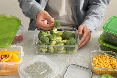 El brócoli posee vitaminas y minerales. El brócoli posee vitaminas y minerales.