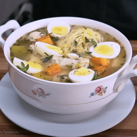Sopa de pollo. Sopa de pollo.