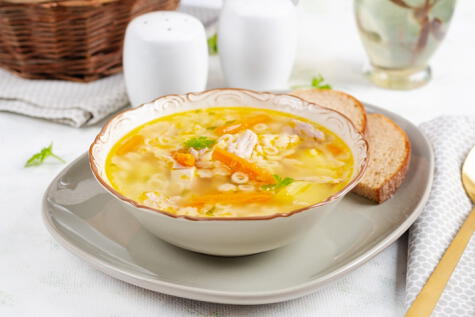 Sopa de pollo.   
