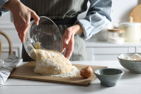 El cajón debajo del horno permite fermentar las masas.   