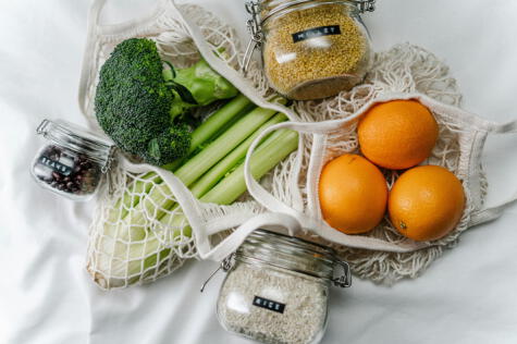 Consume apio de diversas maneras: en jugos, ensaladas o como snack. Consume apio de diversas maneras: en jugos, ensaladas o como snack.