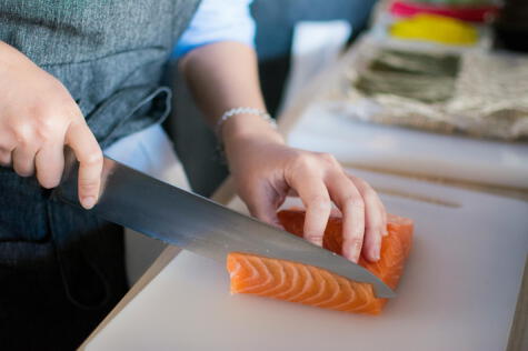 Los beneficios de comer pescado son numerosos, incluyendo mejora de la salud cardiovascular y aporte de nutrientes esenciales.    